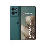 نمای نزدیک از گوشی موتورولا Edge 50 با طراحی مدرن و دوربین سه‌گانه ۵۰ مگاپیکسلی رنگ Jungle Green