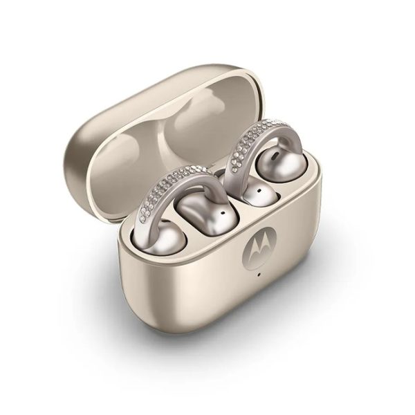 Moto Buds Loop French Oak با طراحی مقاوم در برابر آب و باتری ۳۷ ساعته